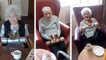 Christmas crafts at Drummohr care home